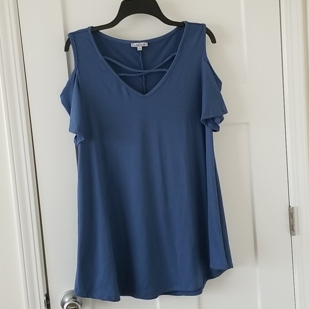 NWOT White Birch Cold Shoulder Top. XL